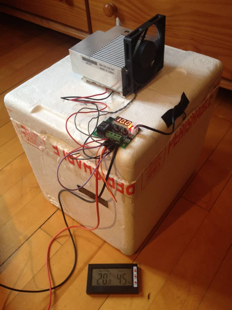 Homemade thermoelectric Peltier cooler using TEC1-12706 and W1209 temperature control switch.