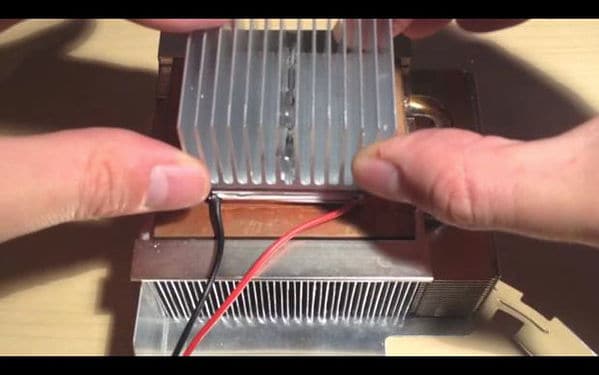 TEC1-12706 thermoelectric Peltier module assembly with heatsinks.